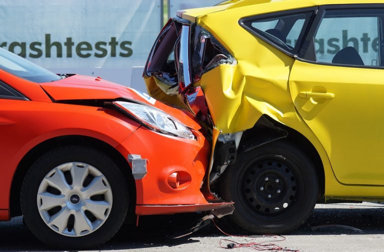 Najczęściej polisa ubezpieczenia zawiera wypłatę odszkodowania w wypadku…